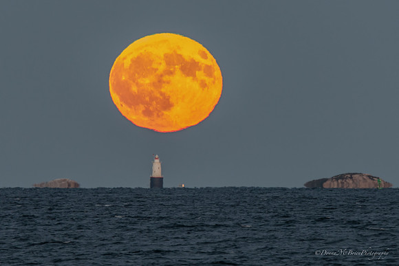 Harvest Moon over Sakonnet Light 9-16-16-