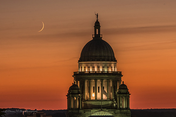 RI State House and crescent moon after sunset 08042016 _DSC-4194
